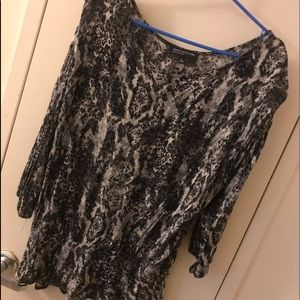 Black and white 3/4 blouse 👚